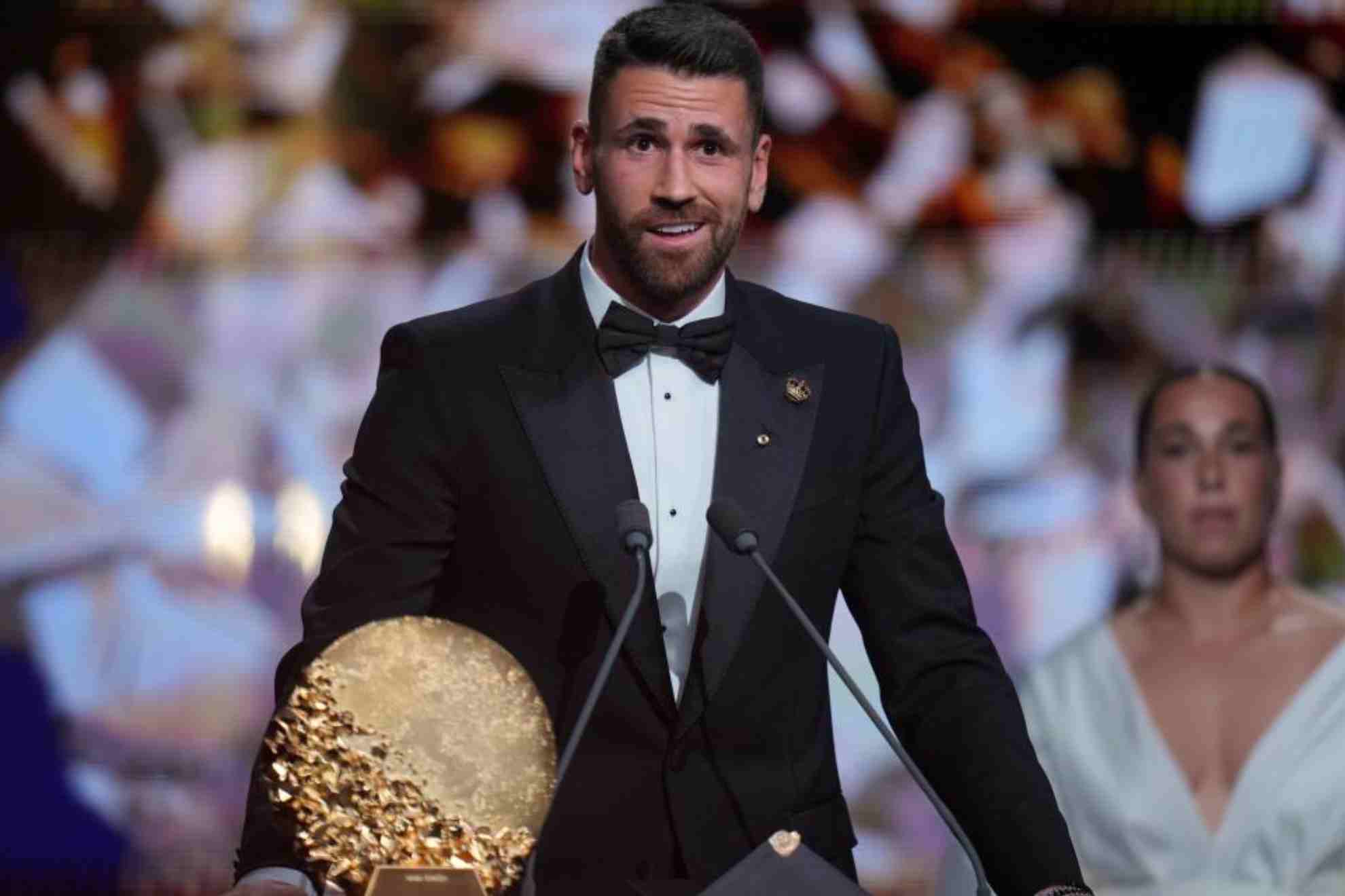 Unai Simón, con el premio de mejor portero del mundo