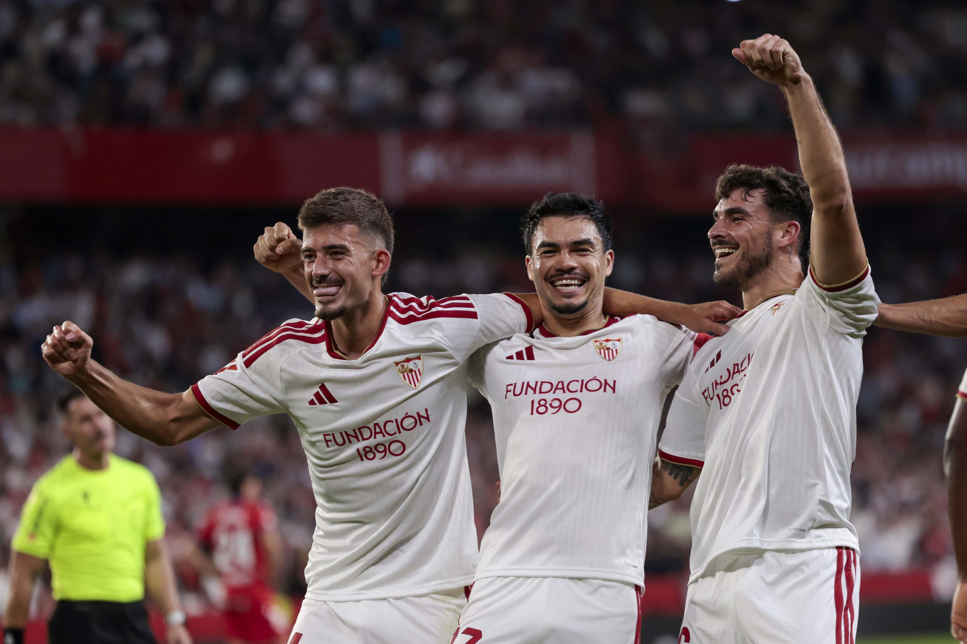 Kike Salas, Suazo e Isaac celebran el gol ante Osasuna. LALIGA
