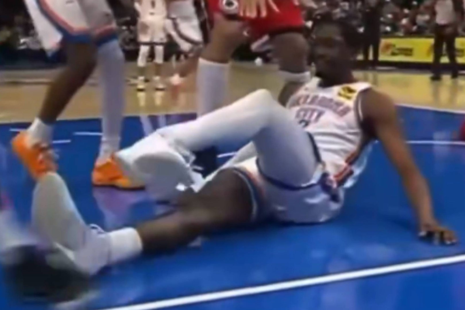 Estremecedora lesión de Jalen Williams, compañero de Aday Mara en los Thunder, en el partido que Oklahoma City ganó 108-101 a Los Angeles Clippers en el duelo español de la noche en la NBA.