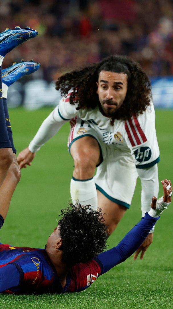 Y Cucurella se comió a Lamine...