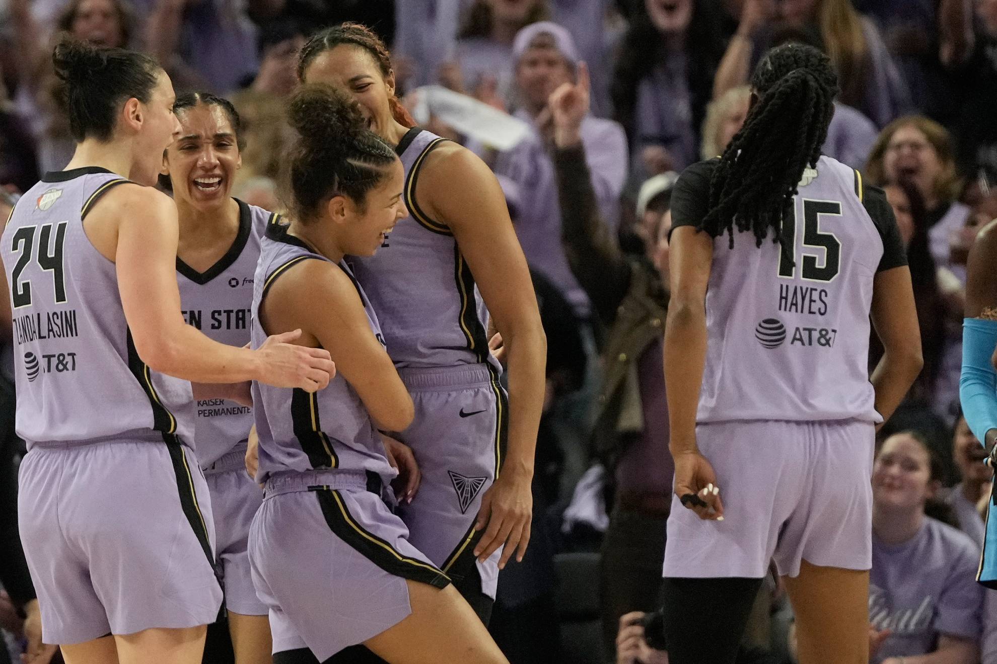Las Valkyries frenan Angel Reese y se ponen a un triunfo de ganar la WNBA AP Photo/Jeff Chiu