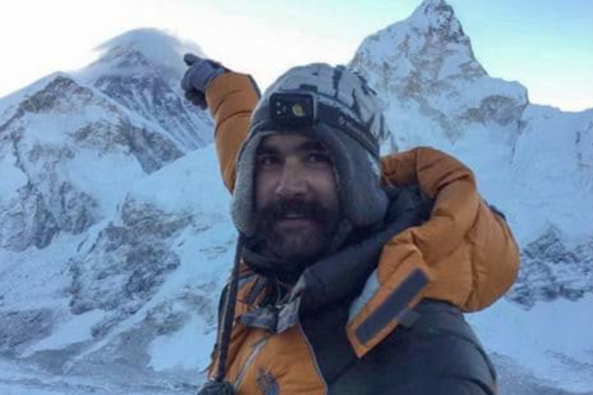 El alpinista Ali-Sina Mostafavi durante una de sus ascensiones. Ali-Sina Mostafavi/Iran Human Rights