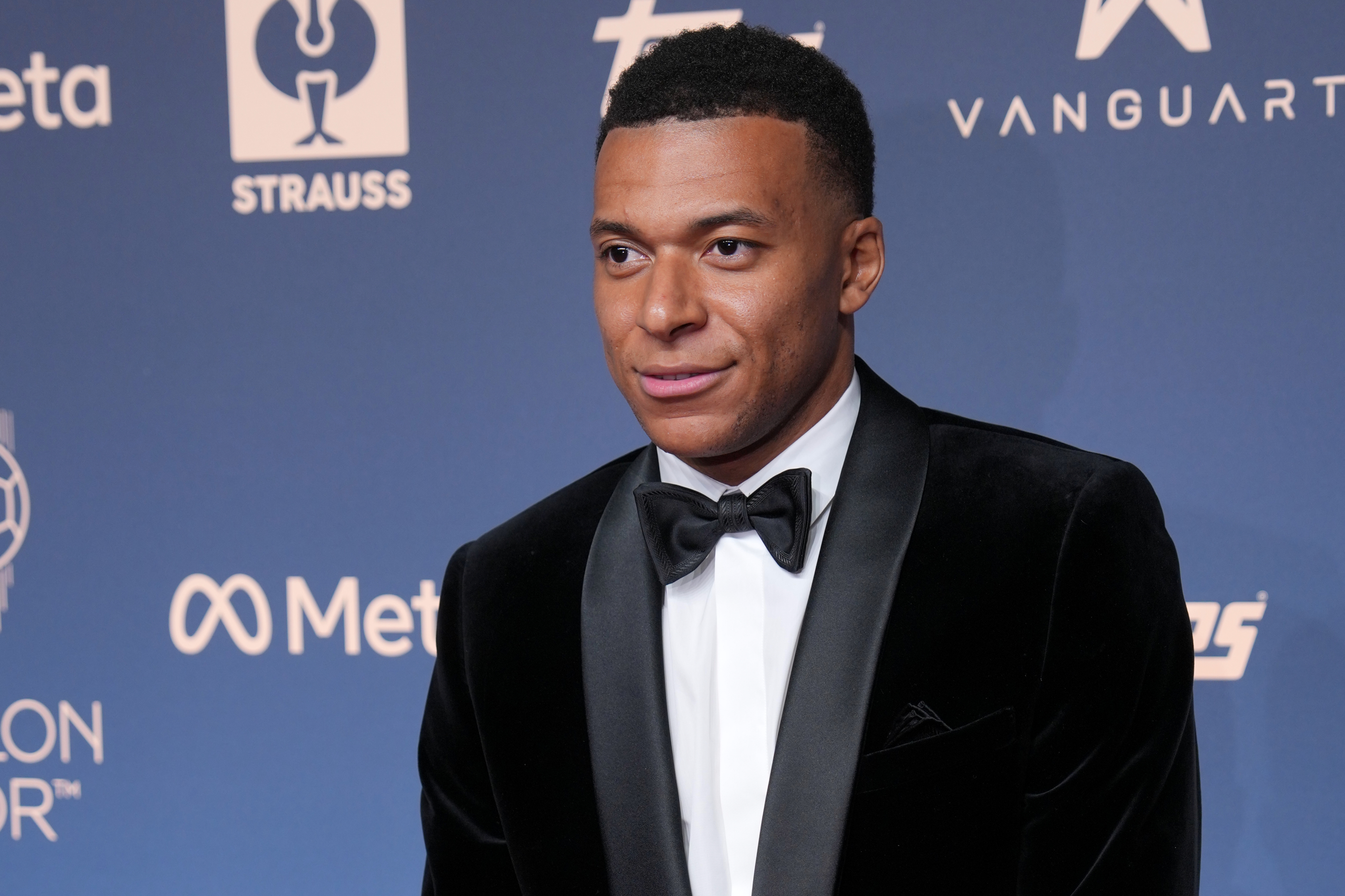 Mbappé, jugador del Real Madrid, antes de entrar a la gala del Balón de Oro en Londres. LAPRESSE