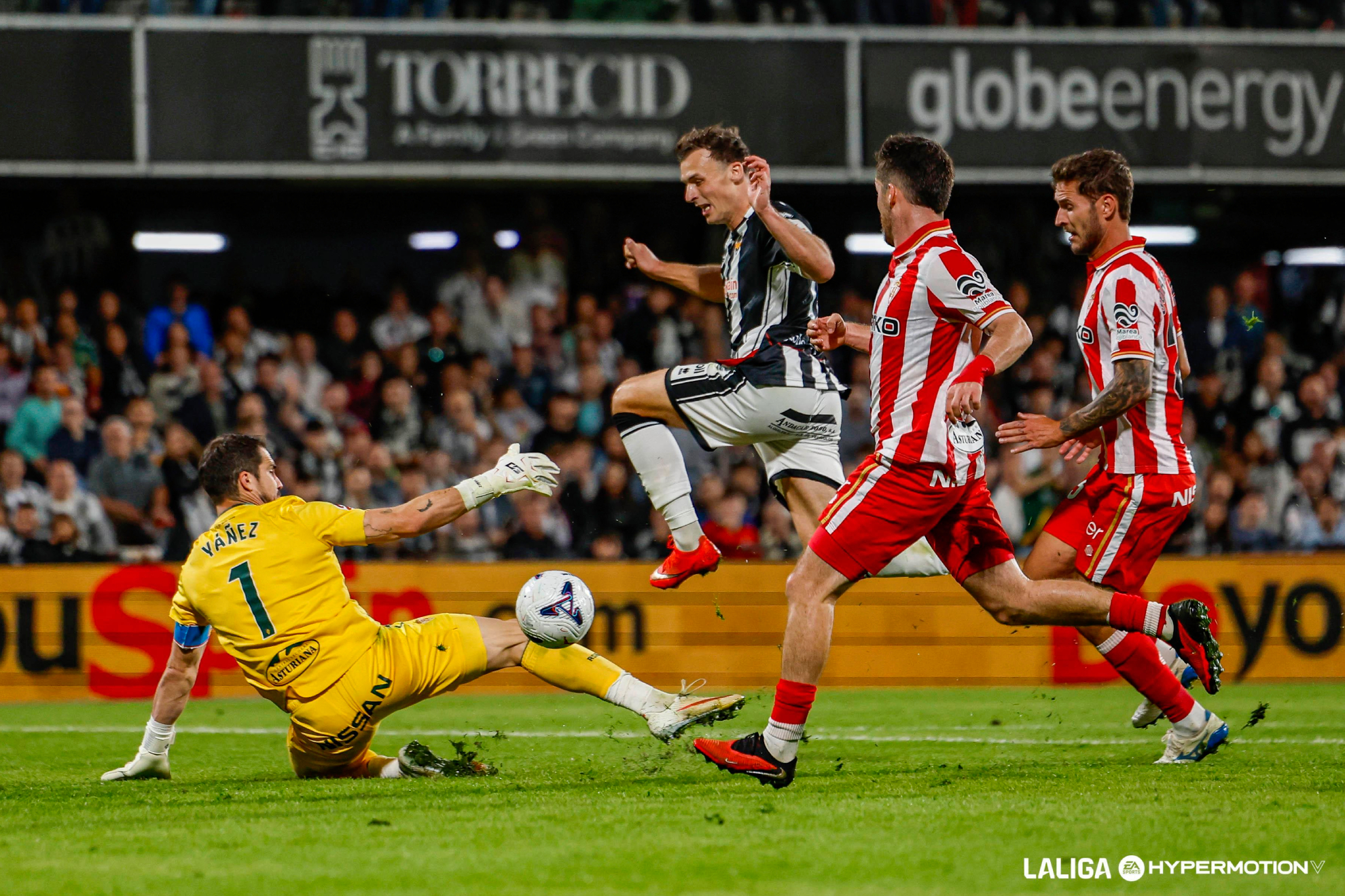 El Sporting recibió una dura goleada en Castalia. LALIGA