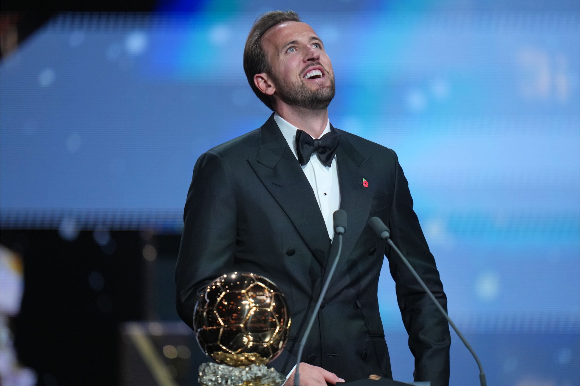 Harry Kane, con el Balón de Oro