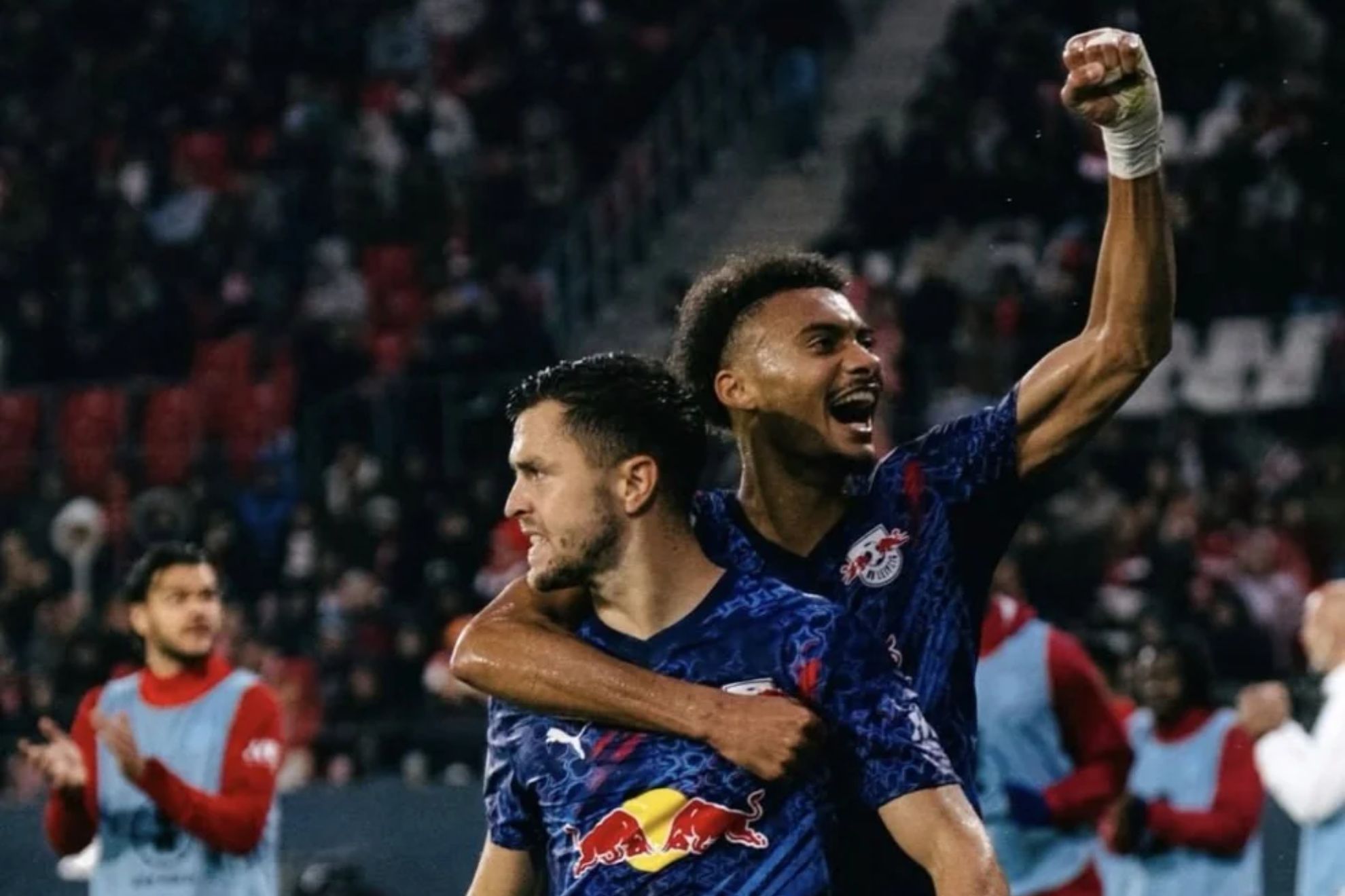 Baumgartner celebra uno de sus goles contra el Essen