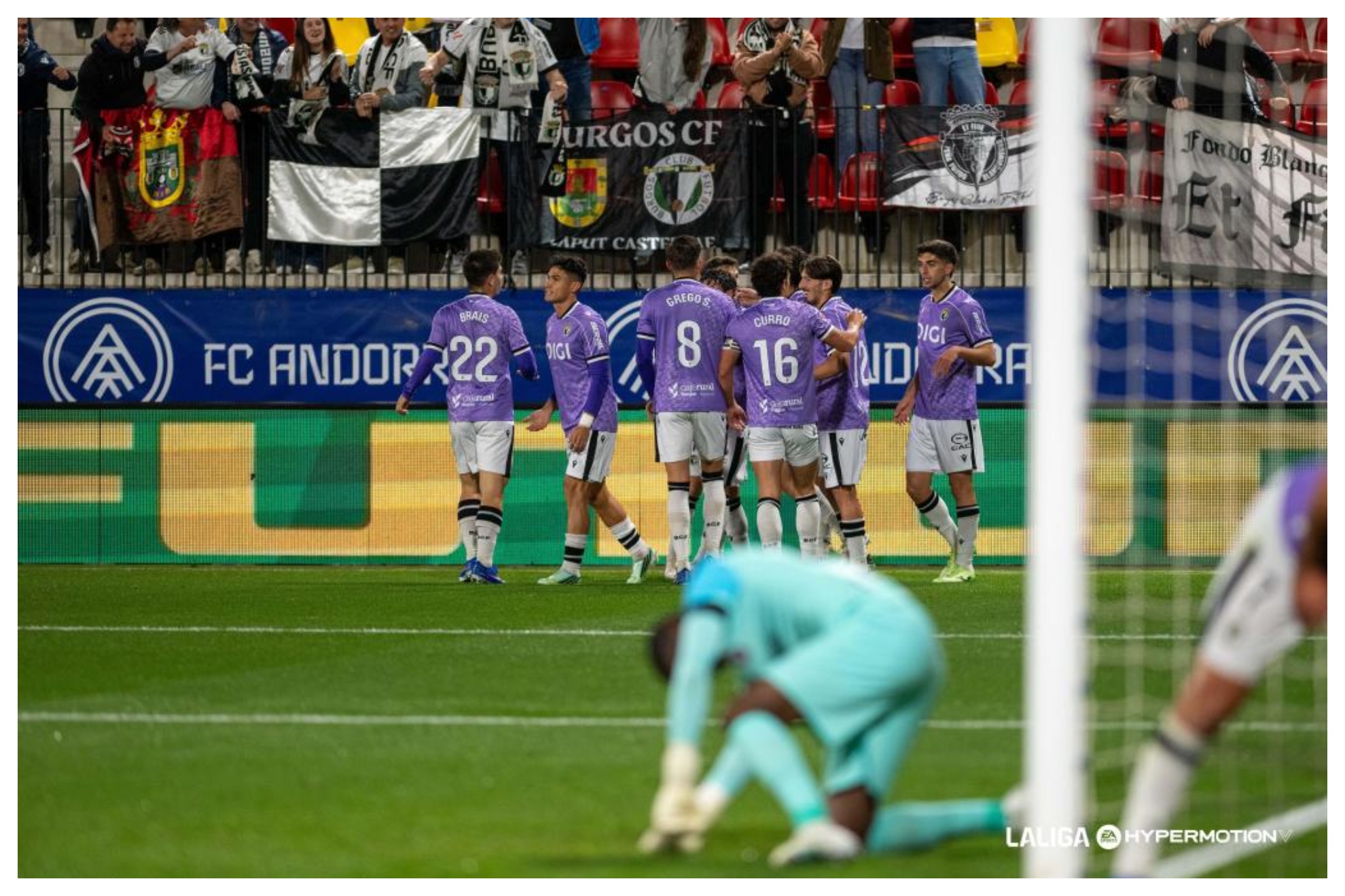 Los jugadores del Burgos celebran uno de sus tres goles del lunes en Andorra LALIGA