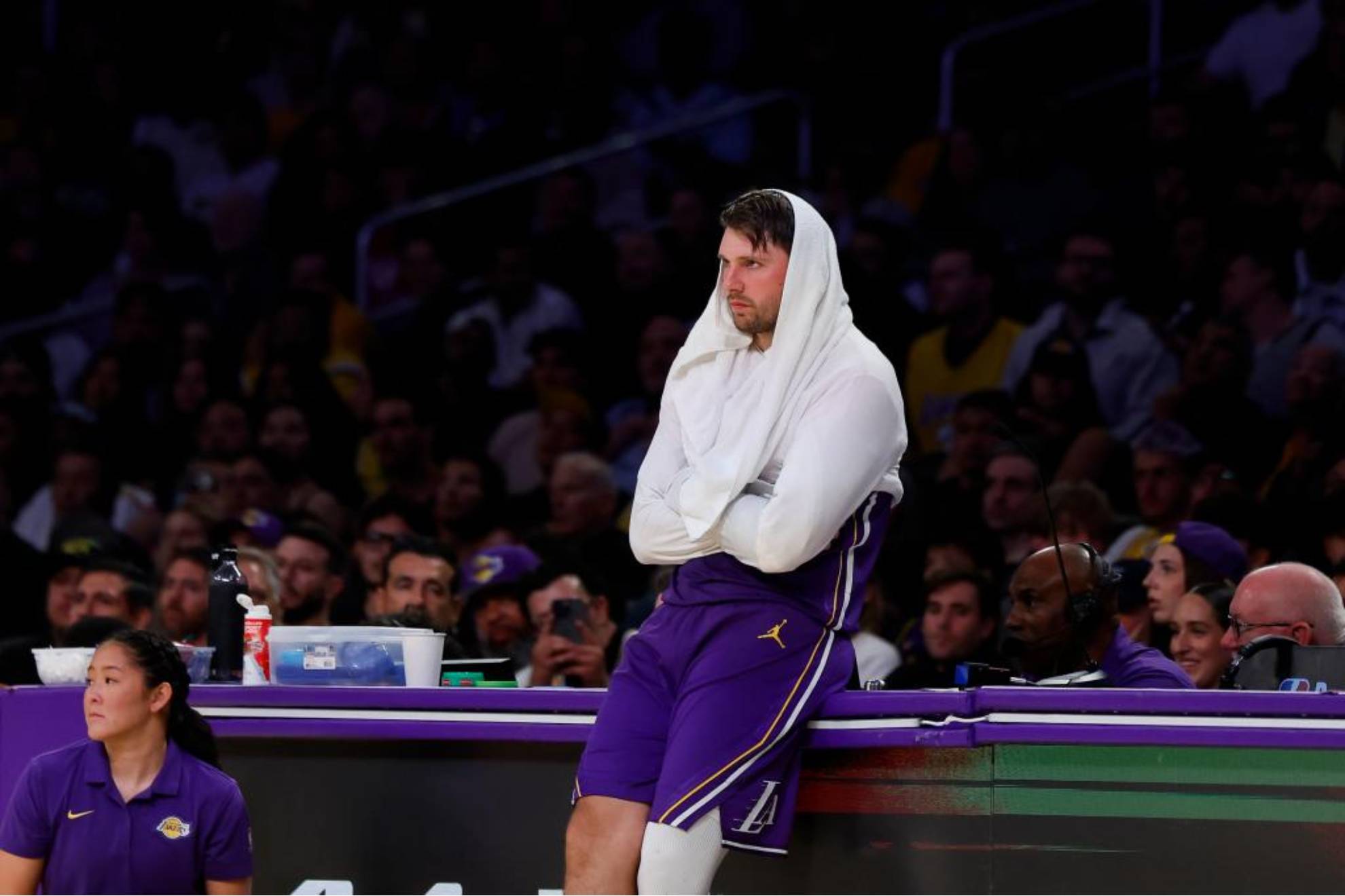 Luka Doncic, esperando el cambio para entrar en pista. LAPRESSE