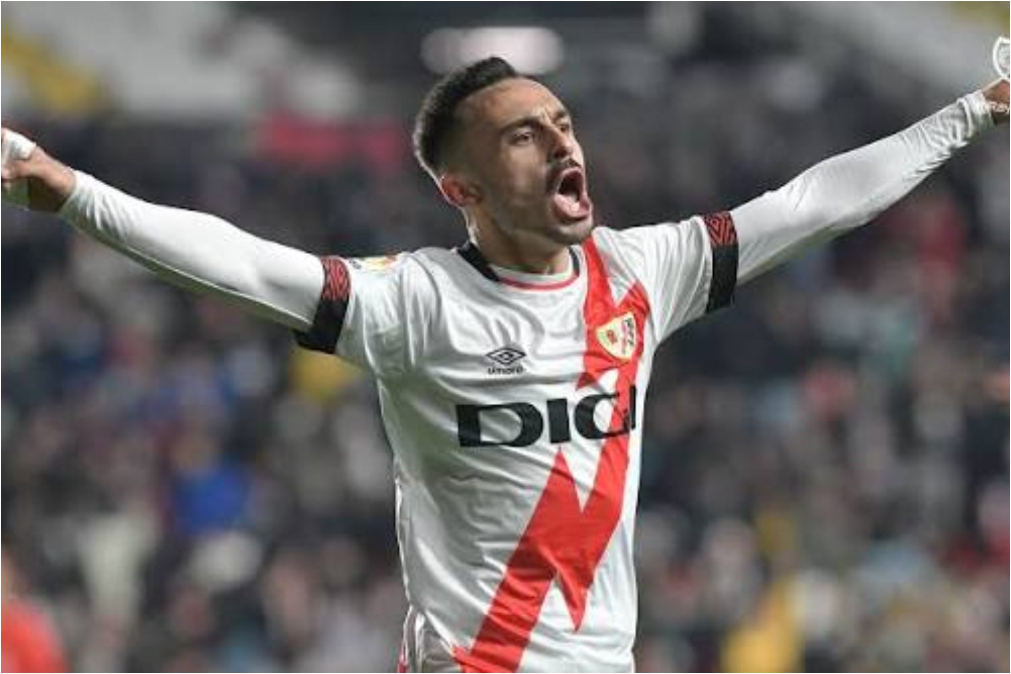 Álvaro celebra un gol con el Rayo.