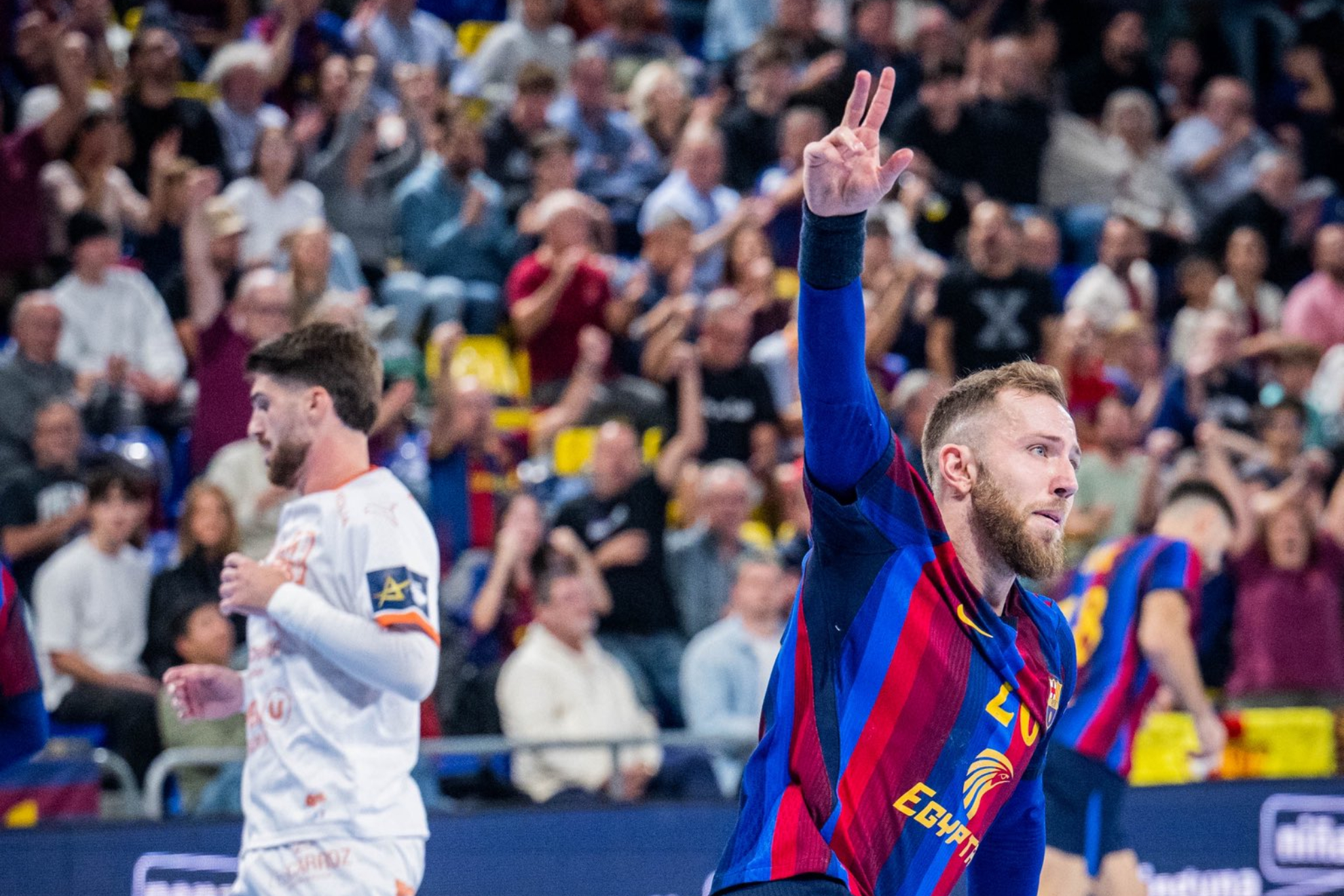 El extremo español Aleix Gómez celebra un gol con el Barça ante el Montpellier en la Champions. FCBHandbol