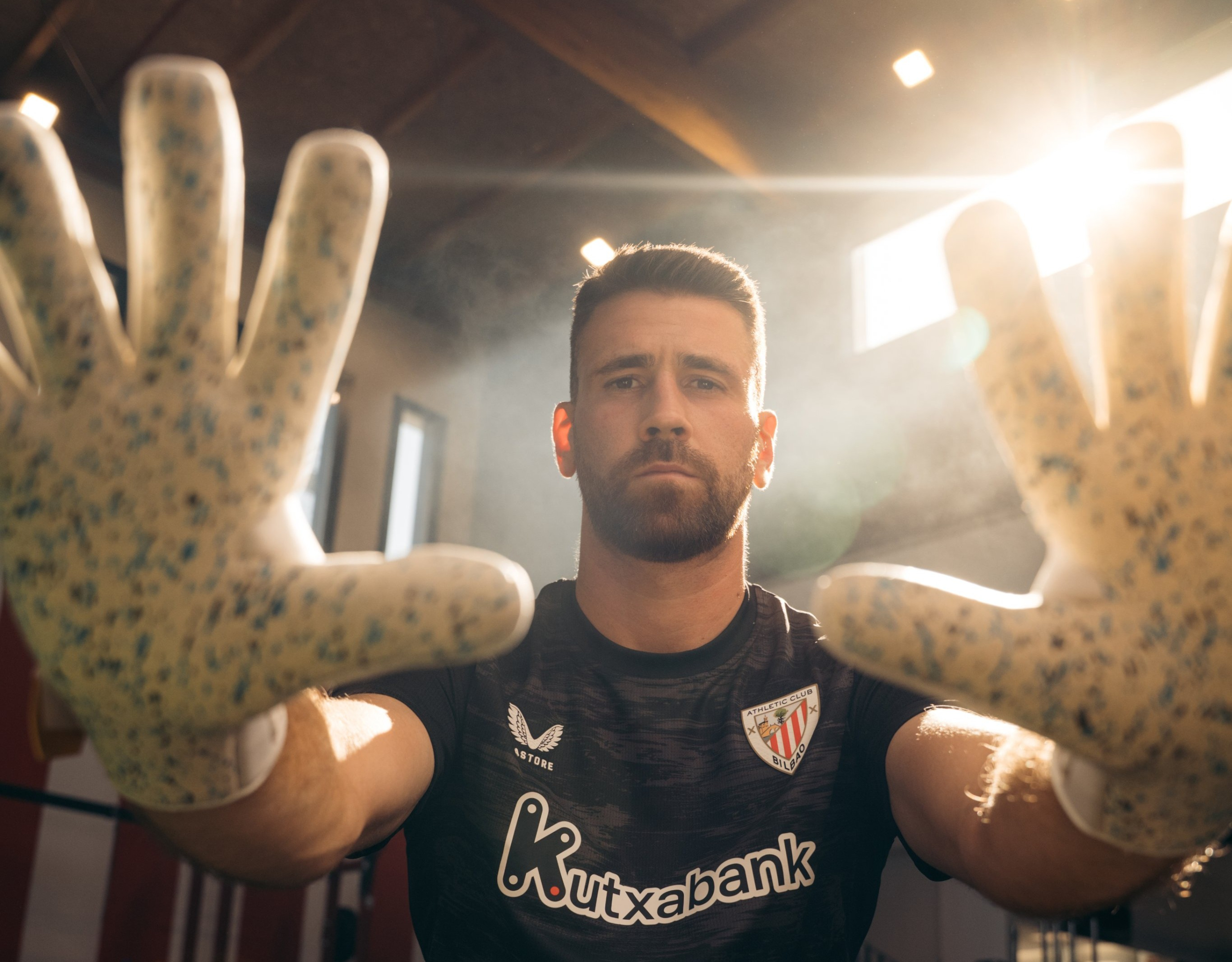 Simón, en una imagen promocional del club tras conocerse su galardón. Athletic Club