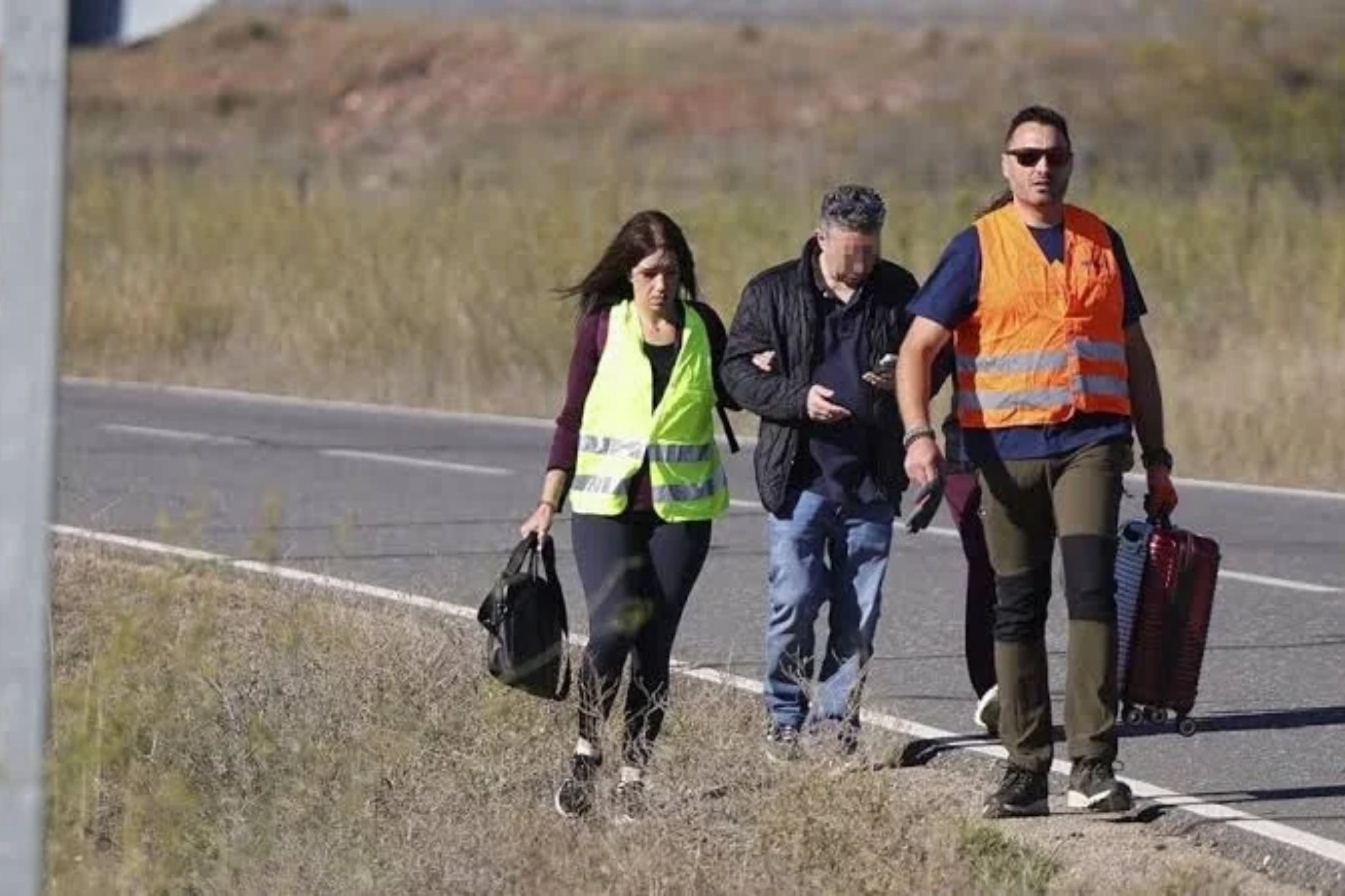 Pasajeros de los trenes siniestrados salen por su propio pie en las inmediaciones de la estación de Urda (Toledo) Ismael Herrero